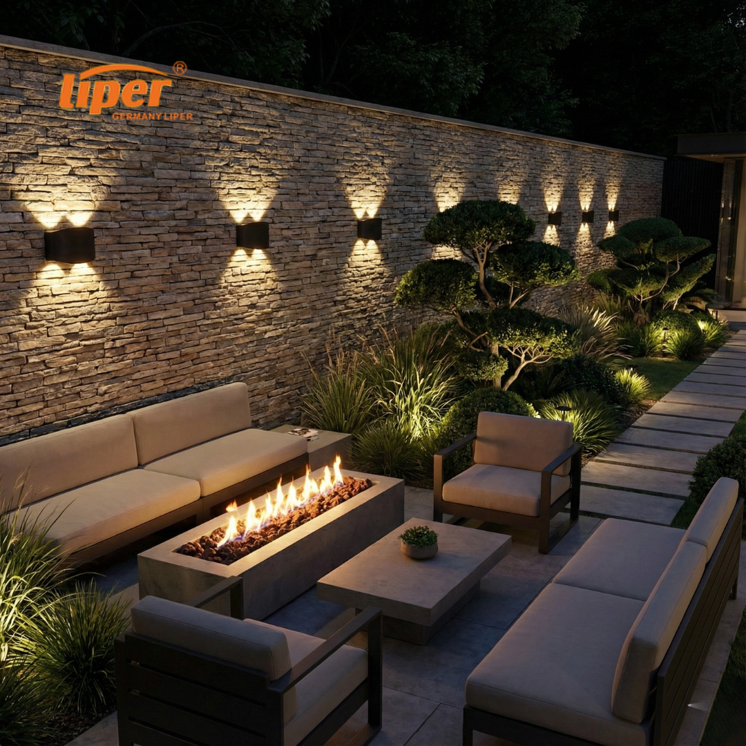 فانوس اب داون لد 1804 - 4 * 2 ww  بدي اسود LIPER